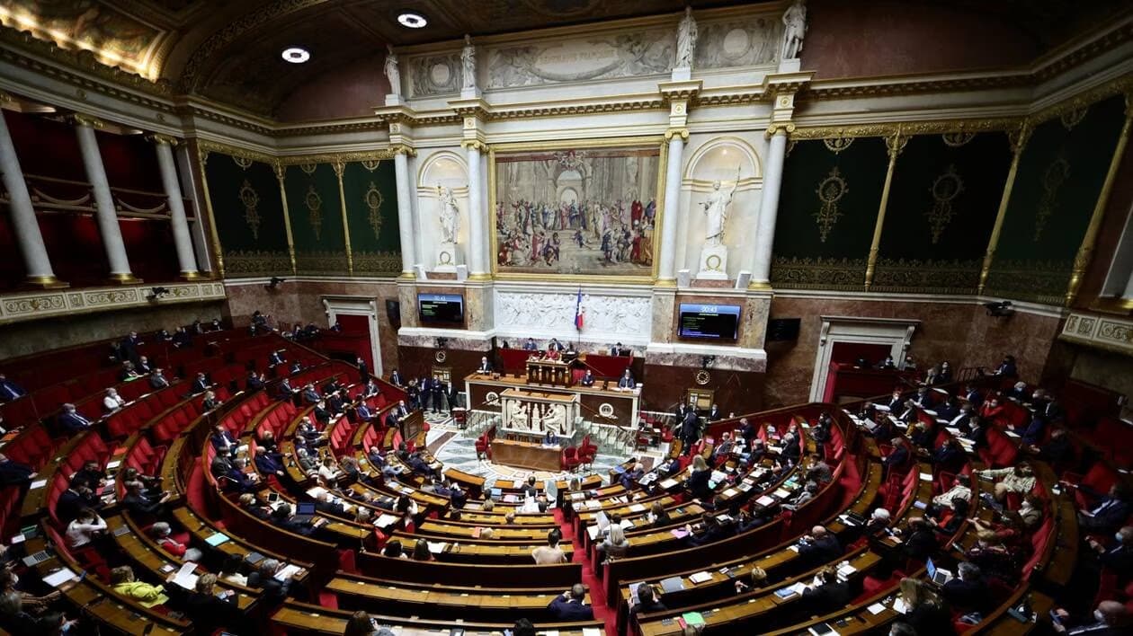 Budget 2027 : les députés suppriment la surtaxe sur les grandes entreprises, 5 milliards d'euros en moins